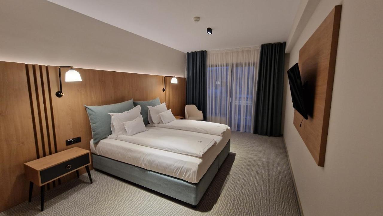 Hotel Sorin Mihai Cristian  Zewnętrze zdjęcie